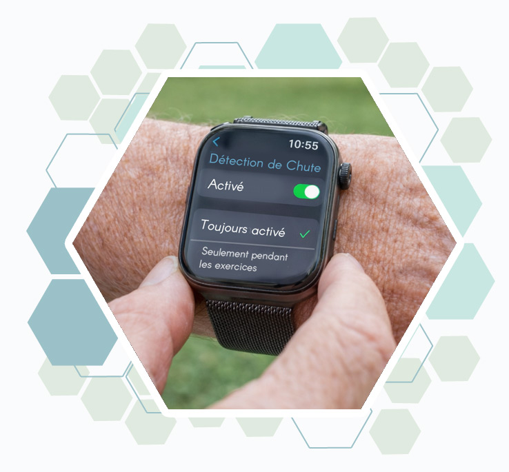 Capteur de chute : écran d'activation sur une montre senior