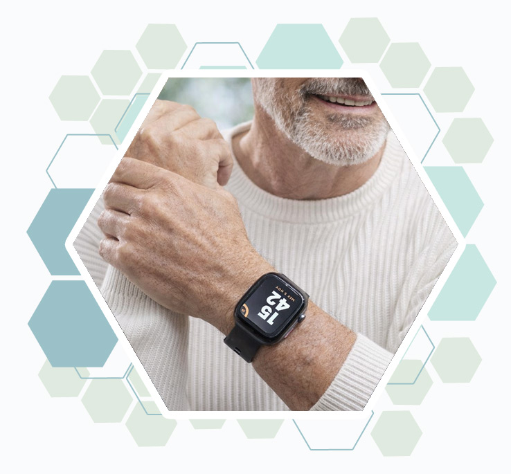 tele-assistance un sénior avec une montre SOS - assurance retraite.